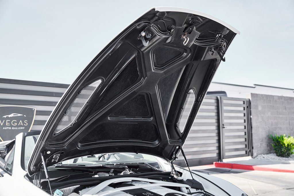 Used 2017 Aston Martin Vanquish S image 26