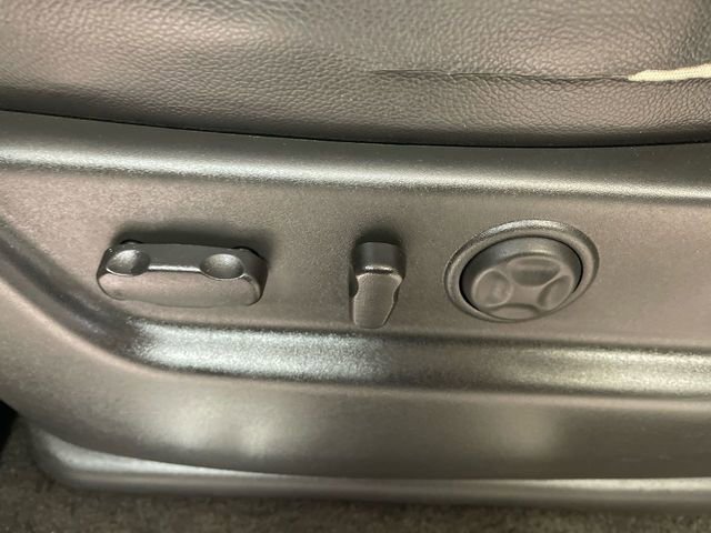 Used 2011 Chevrolet Avalanche LTZ image 12