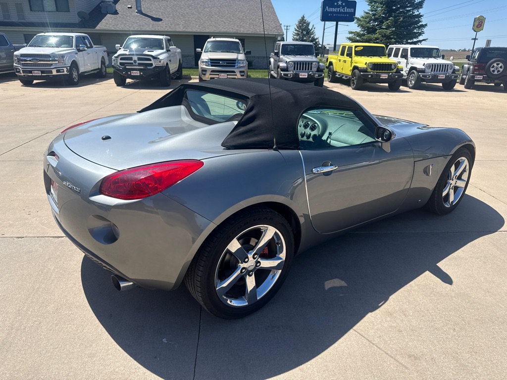 Used 2006 Pontiac Solstice Convertible w/ Premium Package RWD image 5