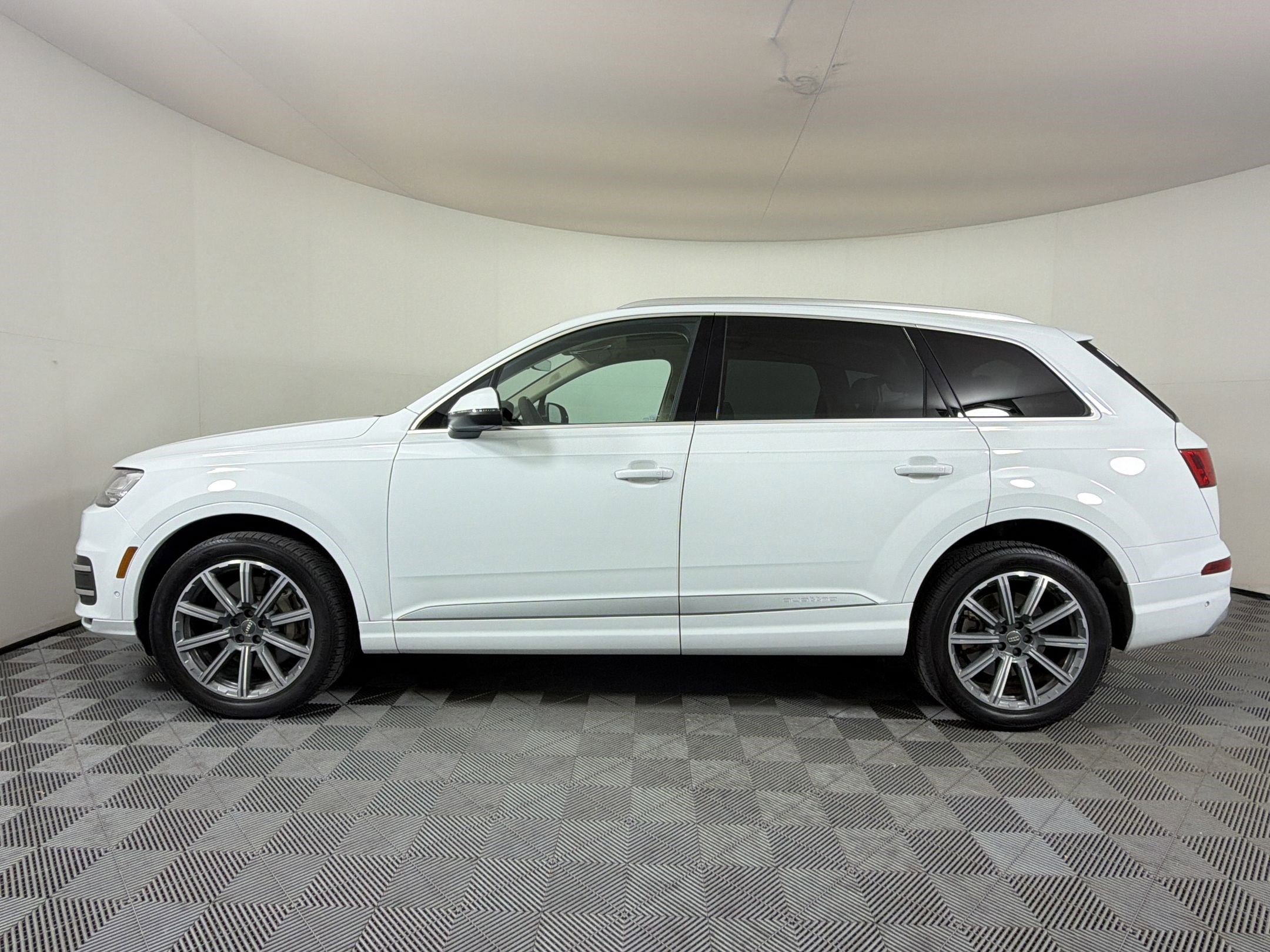 Used 2019 Audi Q7 3.0T Premium Plus AWD/4WD image 2