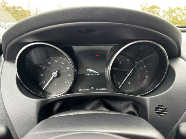 Used 2019 Jaguar XE Premium image 26