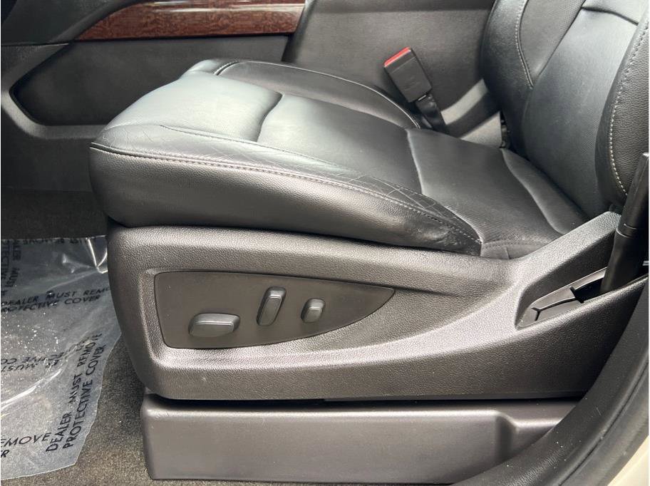 Used 2017 GMC Yukon XL SLT image 6