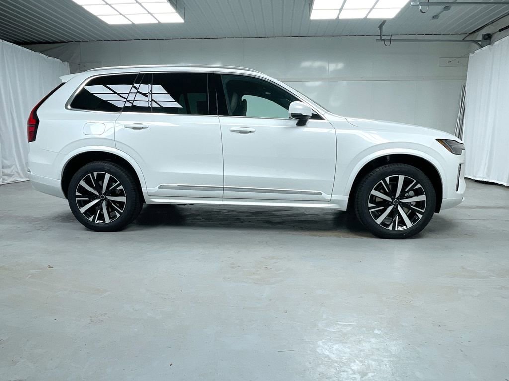 New 2026 Volvo XC90 B6 Core image 2