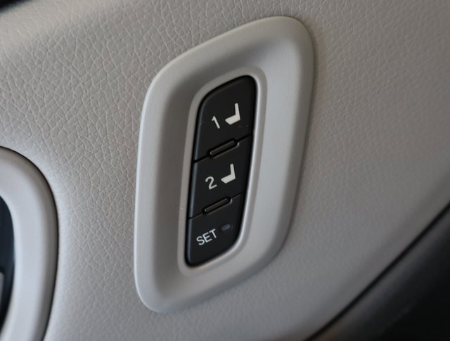 Used 2025 Honda Pilot EX-L image 16