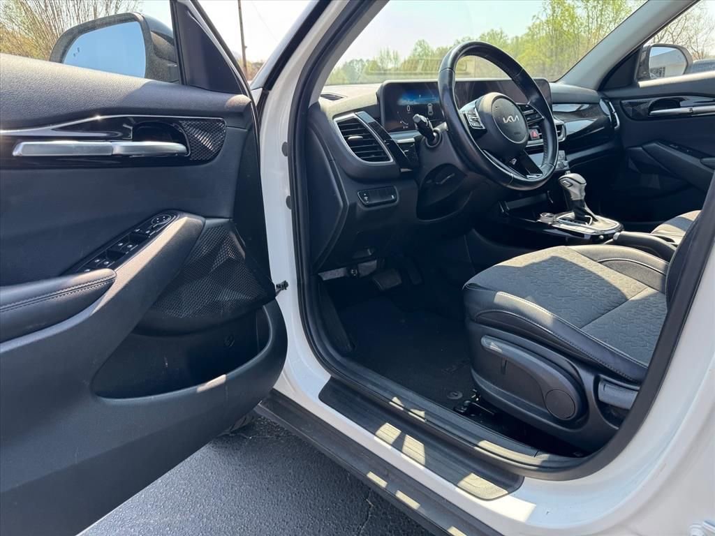Used 2024 Kia Seltos X-Line image 14