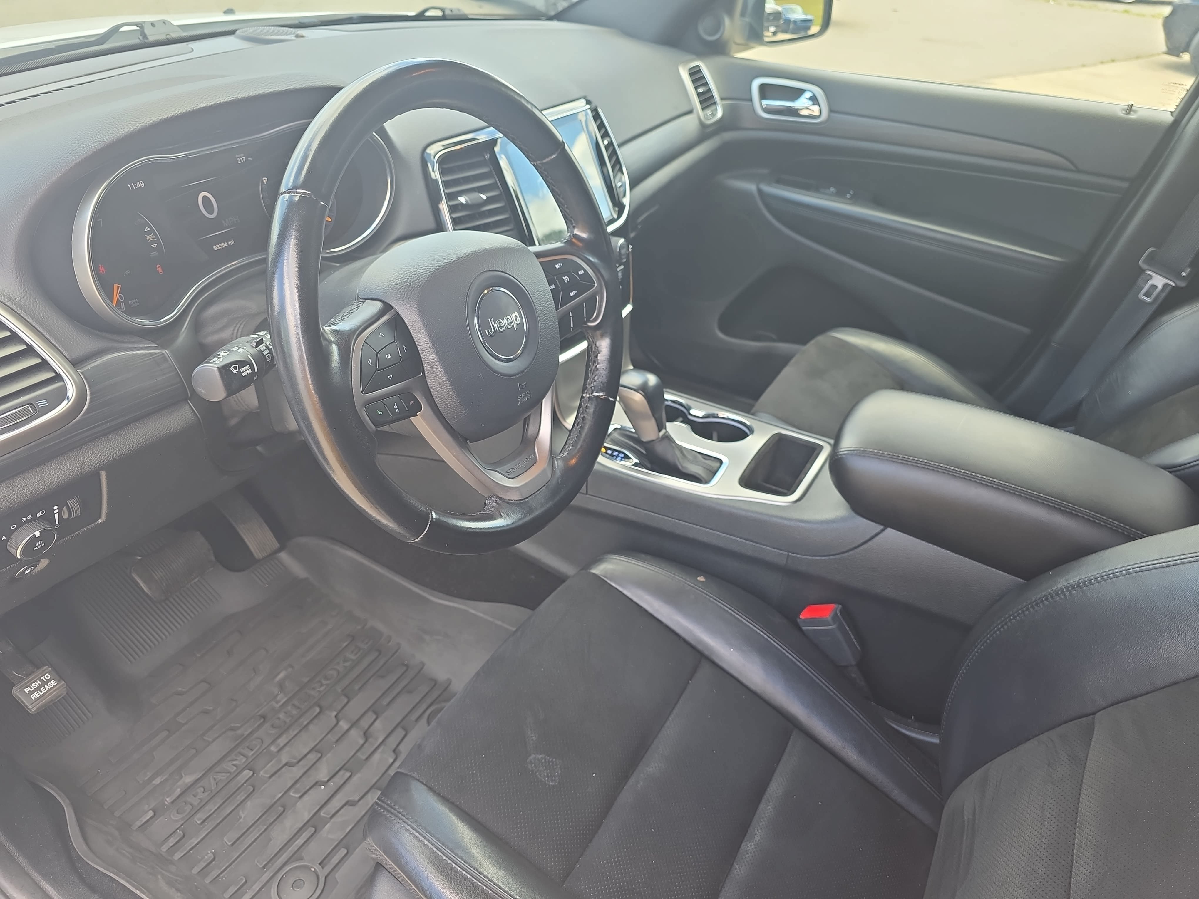 Used 2020 Jeep Grand Cherokee Laredo w/ Laredo X Package AWD/4WD image 13