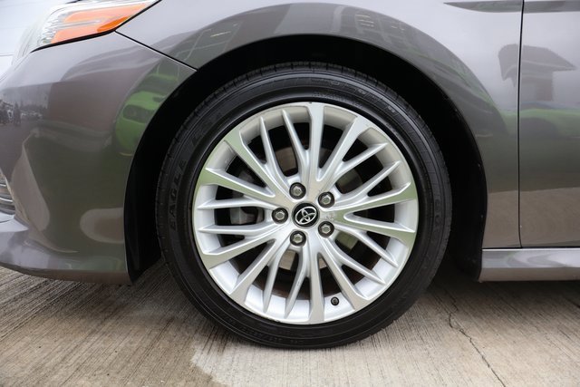 Used 2018 Toyota Camry XLE image 24