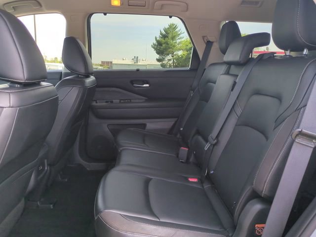 Used 2023 Nissan Pathfinder SL image 14