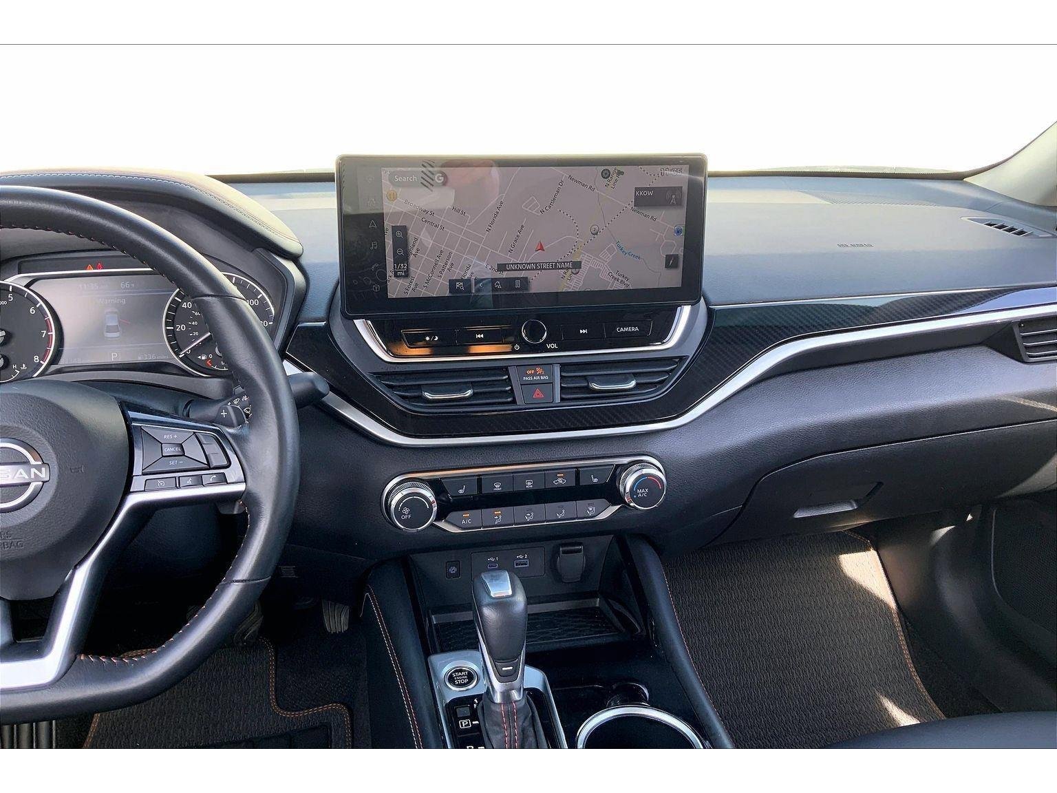 Used 2023 Nissan Altima 2.5 SR w/ SR Premium Package image 6