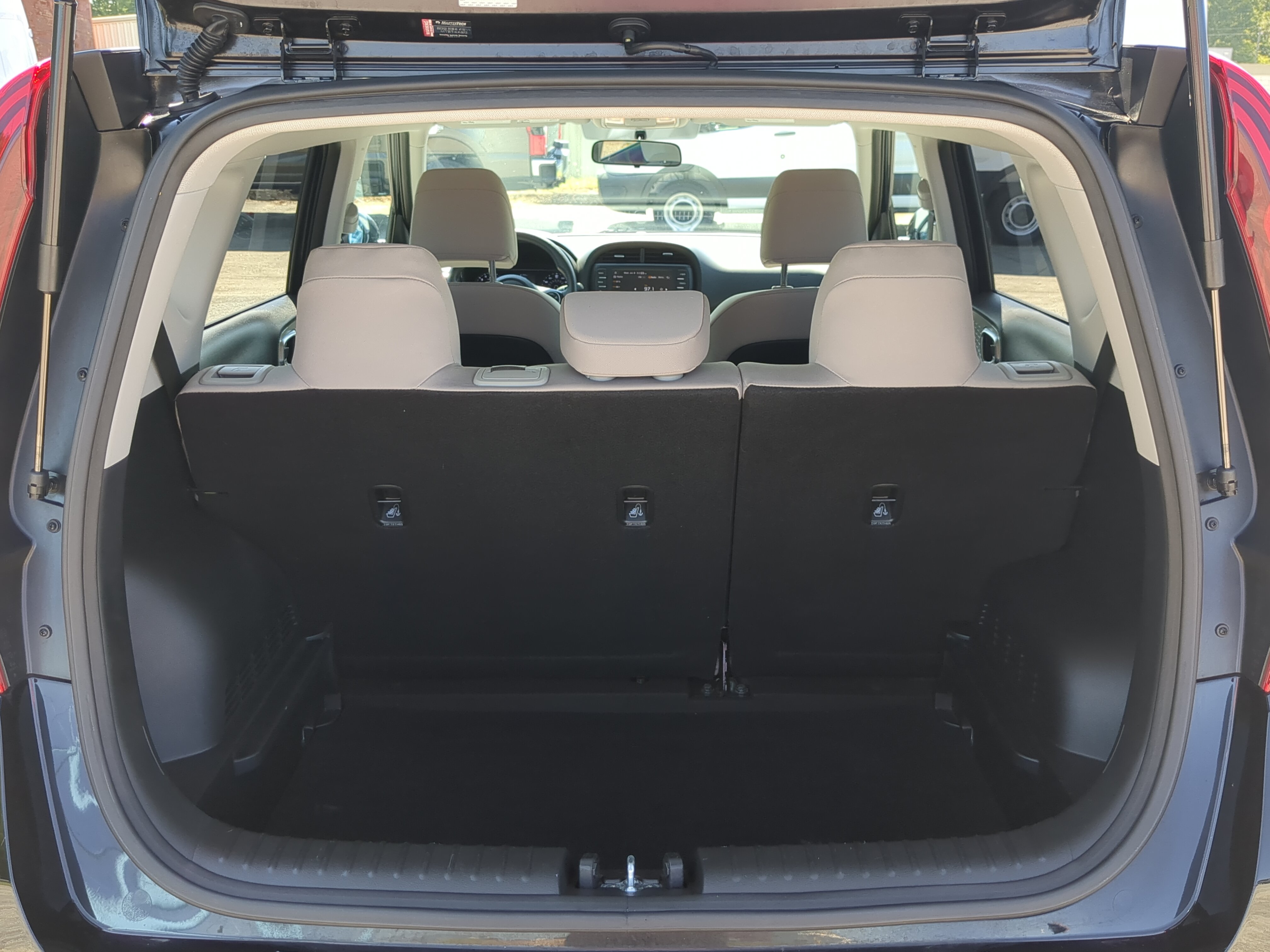 Used 2022 Kia Soul LX FWD image 11