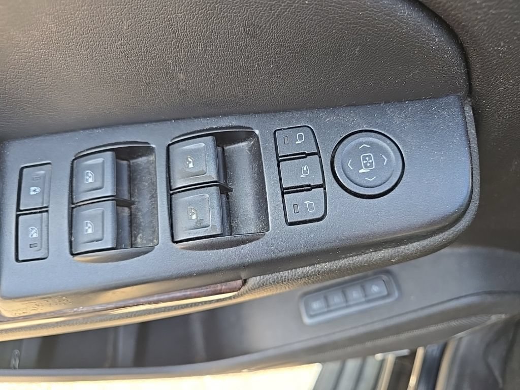 Used 2018 GMC Yukon SLT w/ Premium Edition AWD/4WD image 10
