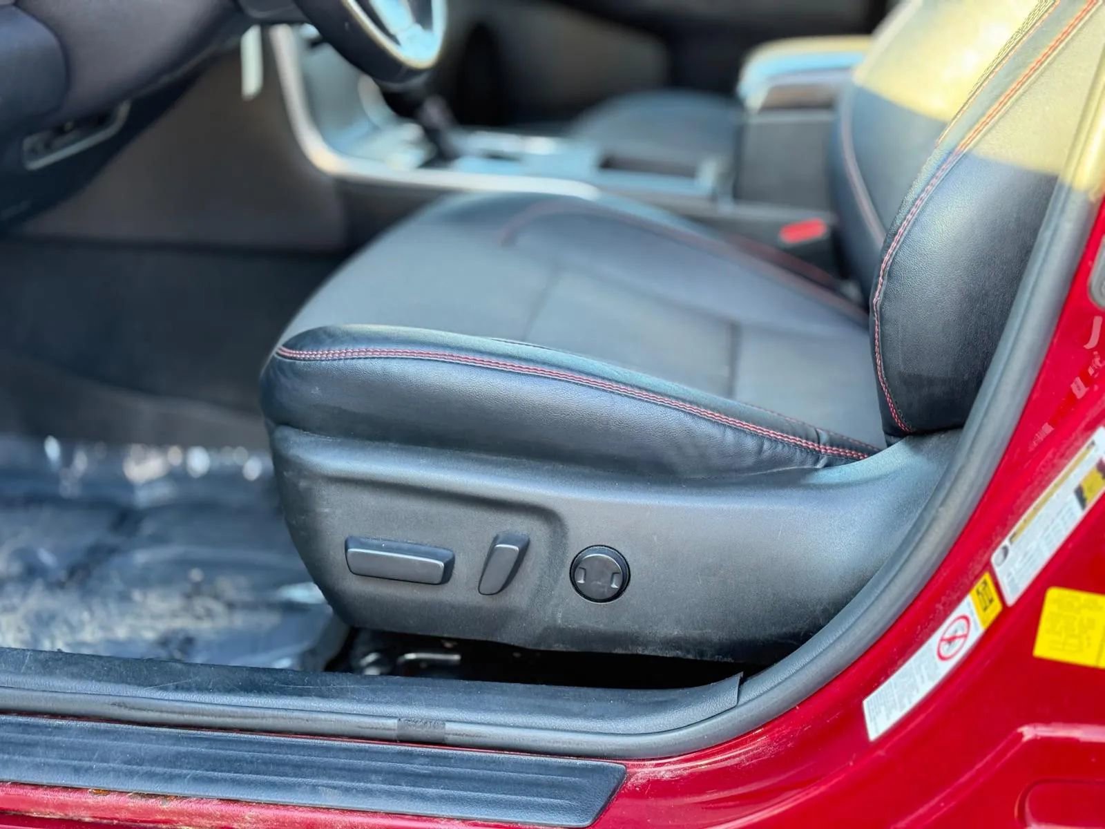 Used 2016 Toyota Camry SE w/ Moonroof Package FWD image 9