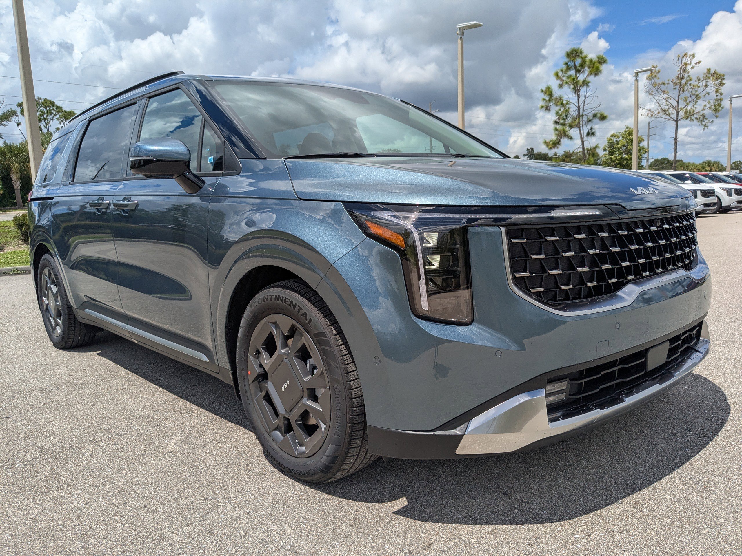 New 2026 Kia Carnival SX image 2