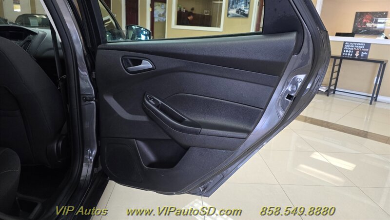 Used 2015 Ford Focus SE FWD image 13