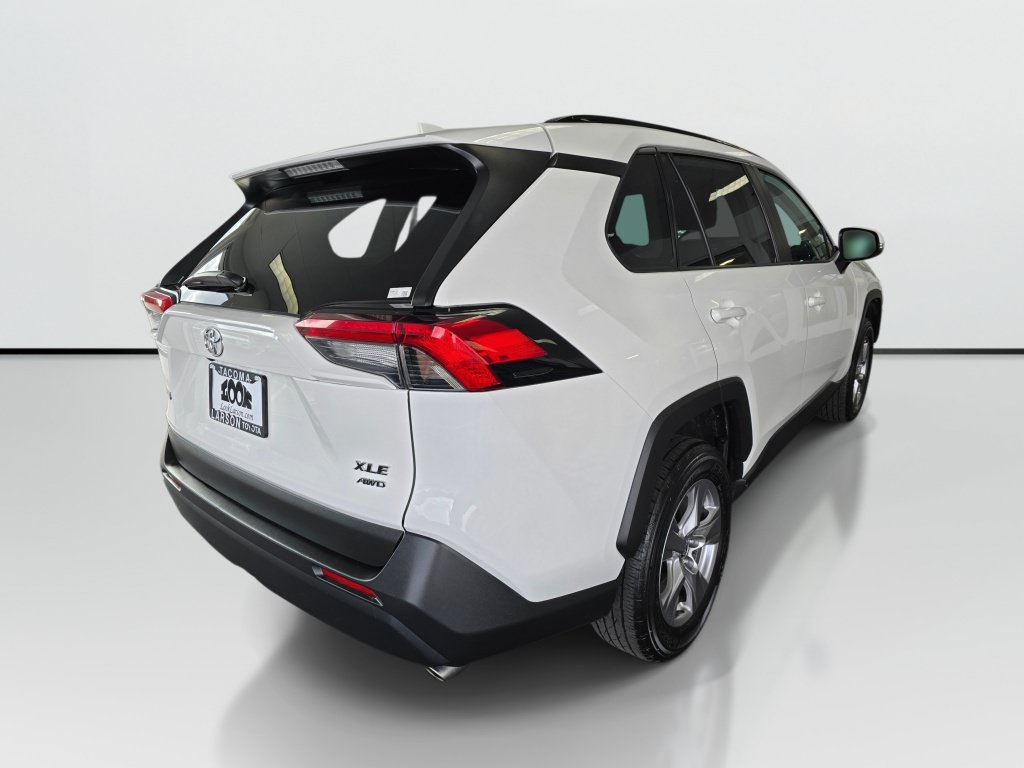 Used 2025 Toyota RAV4 XLE AWD/4WD image 5