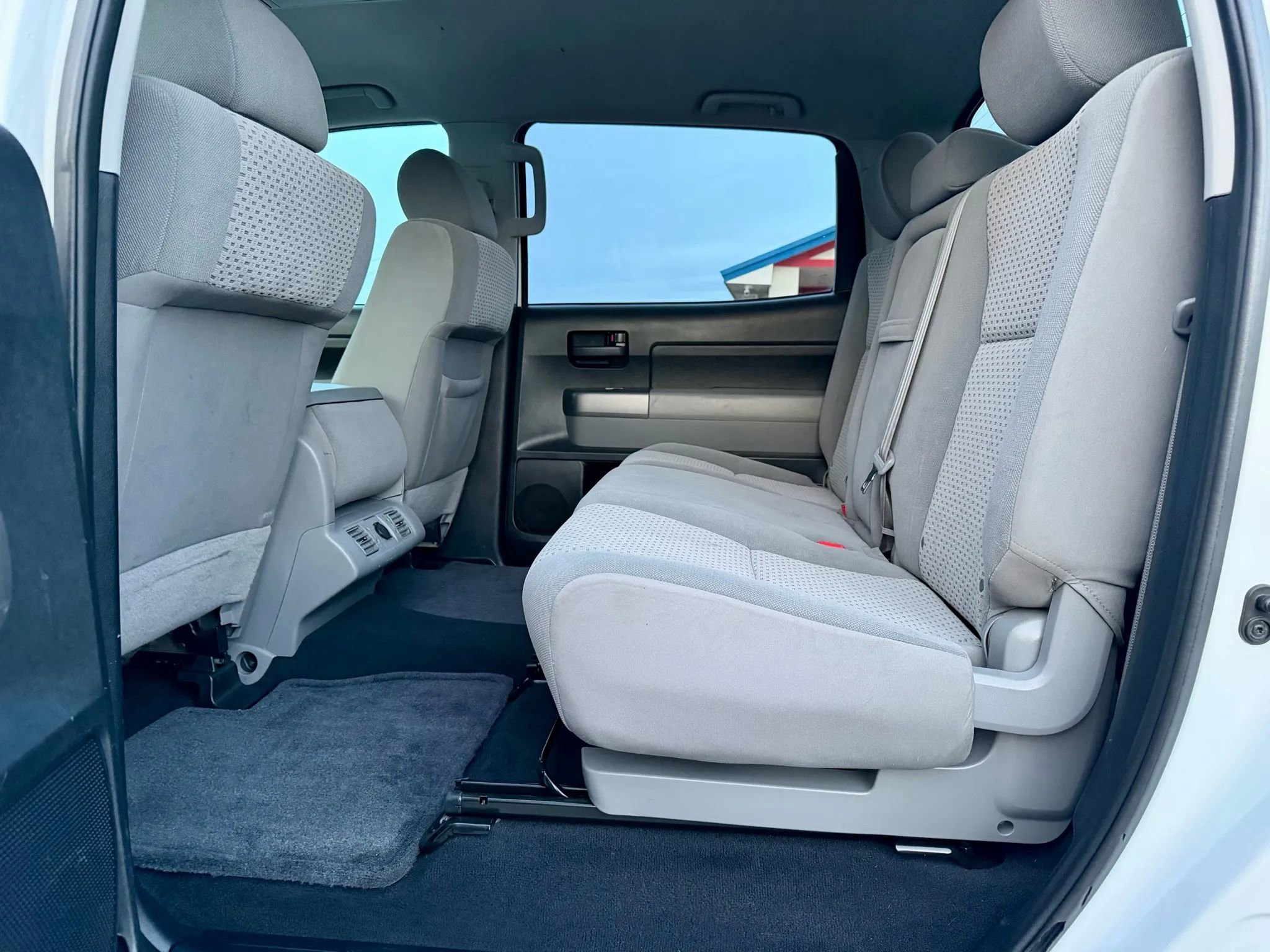 Used 2012 Toyota Tundra 4x4 CrewMax w/ Tow Pkg image 13