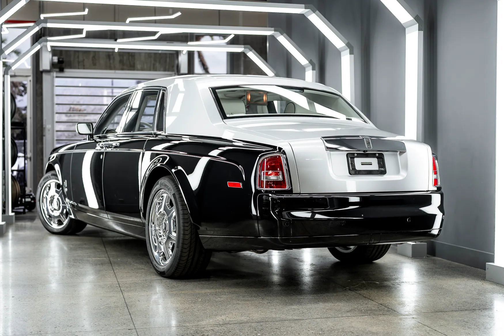 Used 2009 Rolls-Royce Phantom Sedan image 12