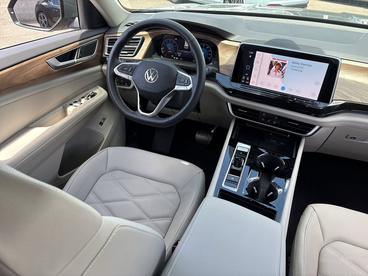New 2026 Volkswagen Atlas SE FWD image 10