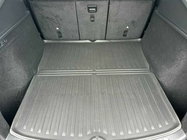 Used 2025 Tesla Model Y Long Range RWD image 18