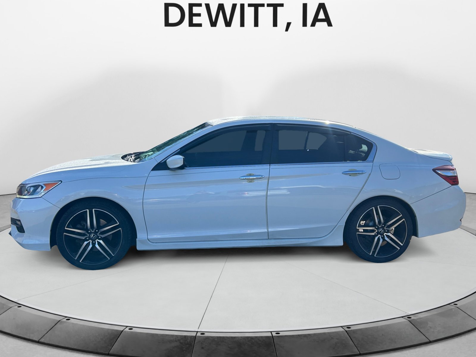 Used 2017 Honda Accord Sport image 2