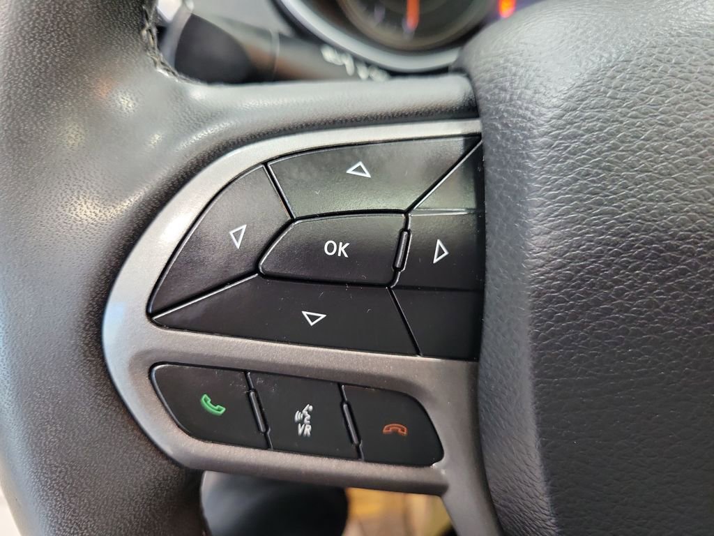 Used 2022 Jeep Cherokee Latitude Lux w/ Sun & Sound Group image 35