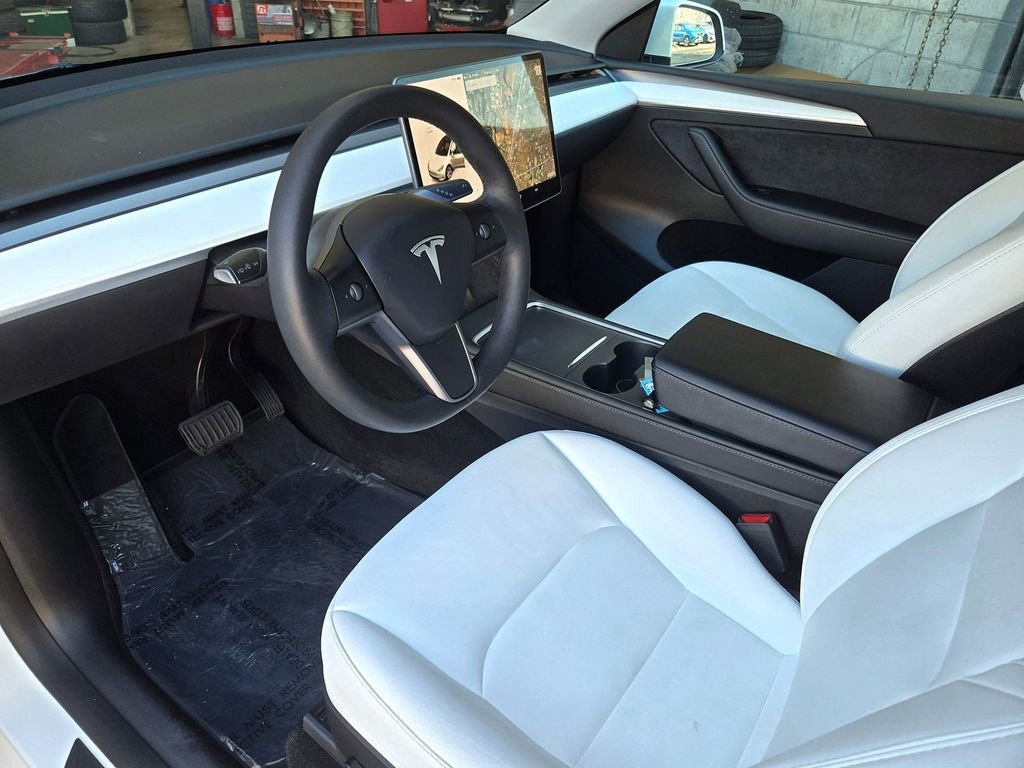 Used 2023 Tesla Model Y Long Range image 9