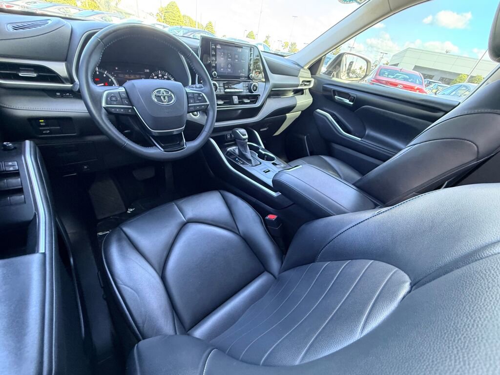Used 2021 Toyota Highlander XLE image 22