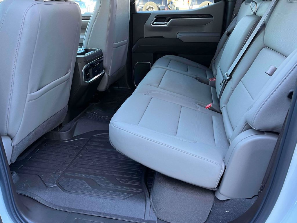 New 2026 GMC Sierra 1500 SLT w/ SLT Premium Package AWD/4WD image 17