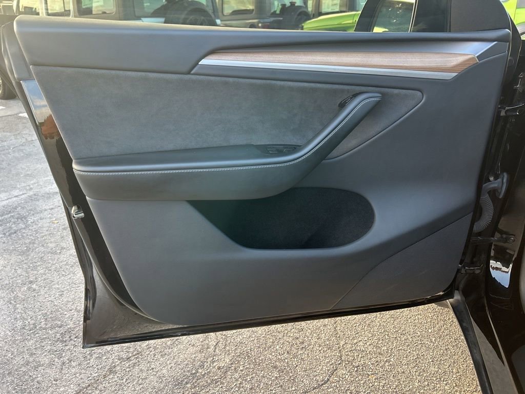 Used 2024 Tesla Model Y Performance image 33