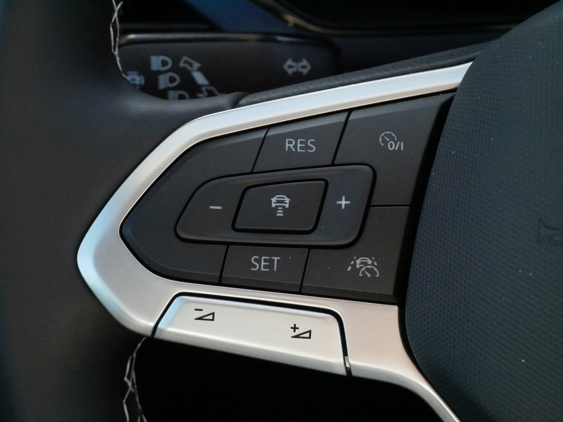 Certified 2024 Volkswagen Taos SE image 26