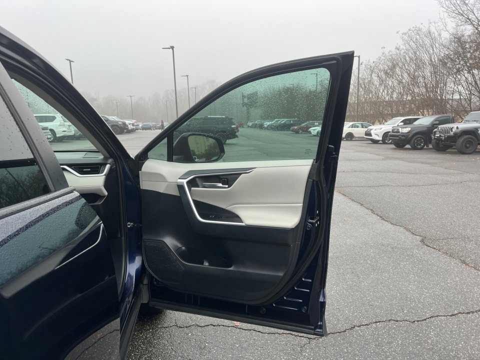 Used 2019 Toyota RAV4 XLE Premium w/ Phone Cable & Charge Package image 31