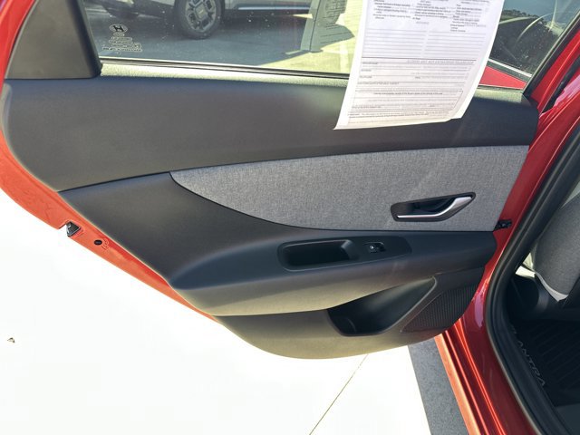 Used 2021 Hyundai Elantra Limited image 26