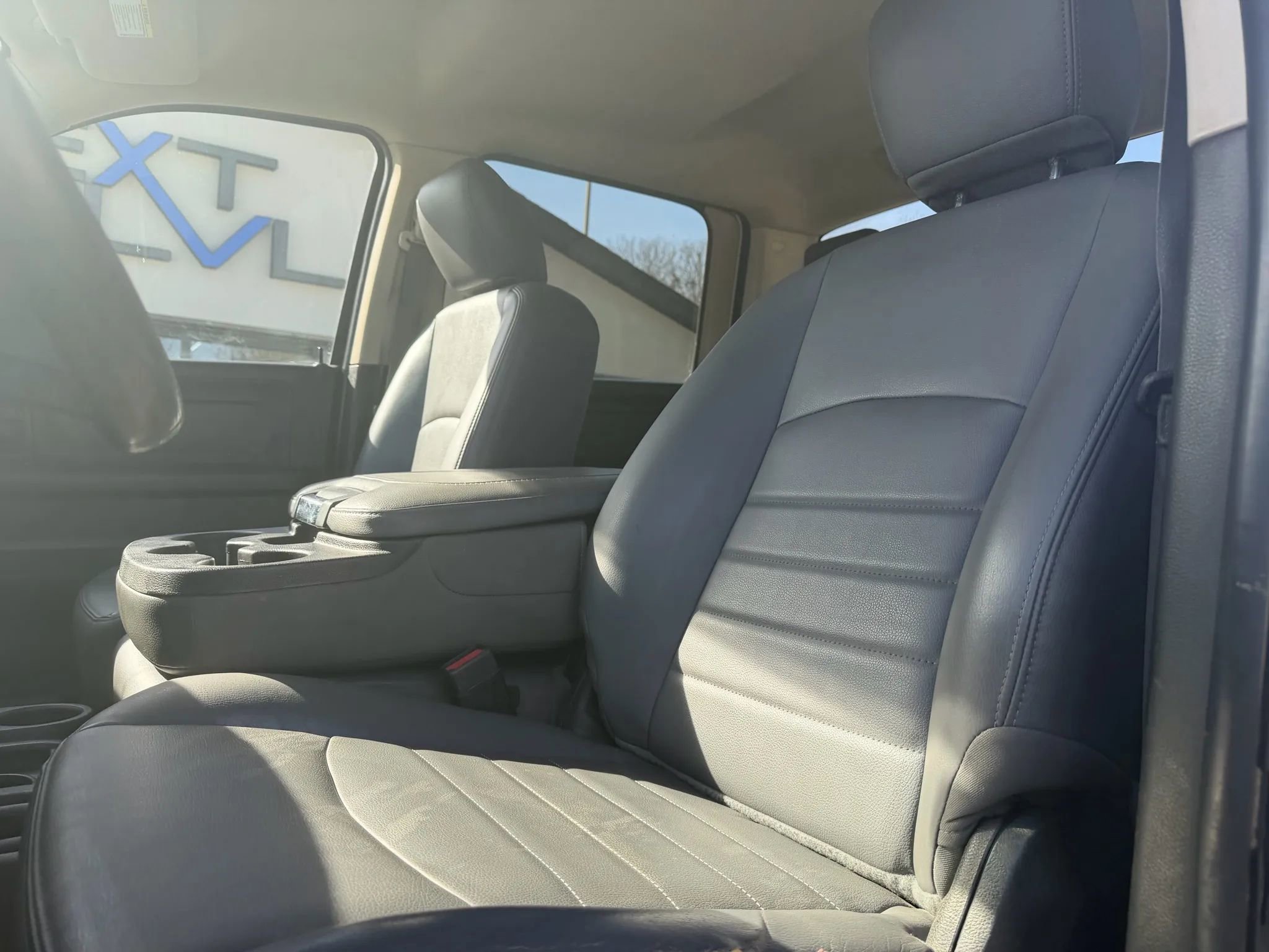 Used 2018 RAM 3500 Tradesman w/ Chrome Appearance Group AWD/4WD image 17