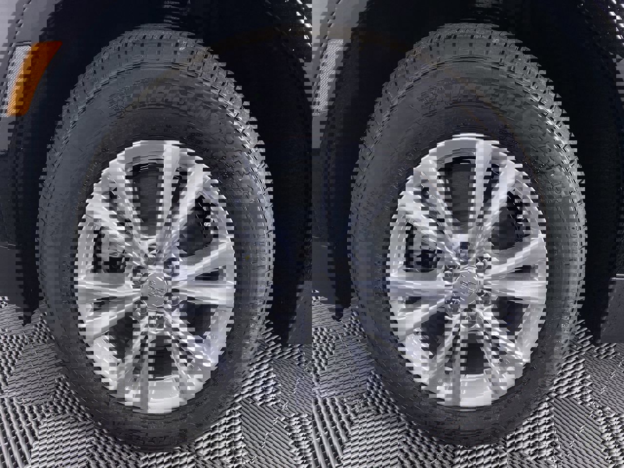 New 2026 Cadillac XT5 Luxury w/ LPO, Floor Liner Package image 15