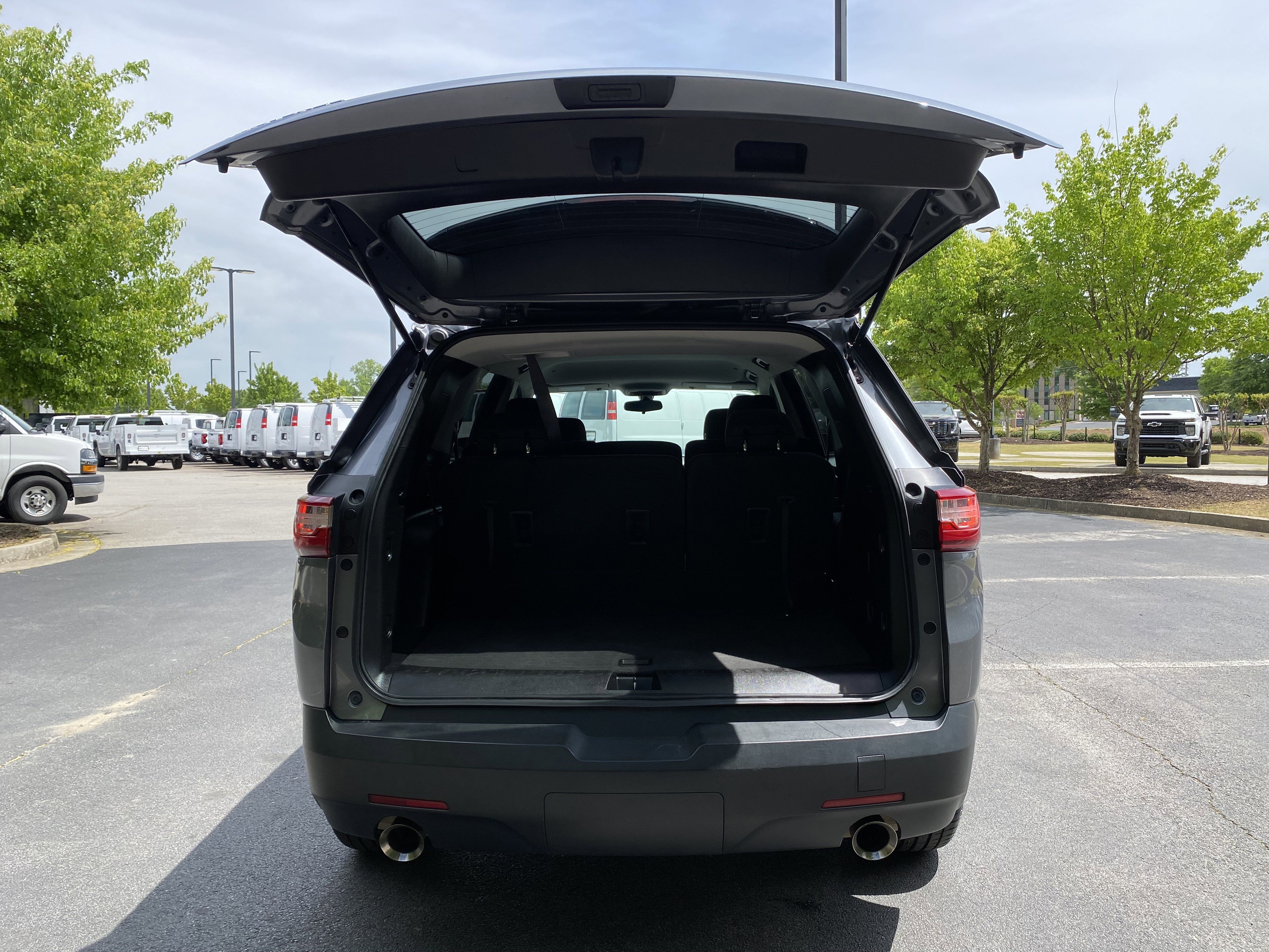 Used 2021 Chevrolet Traverse LS FWD image 11