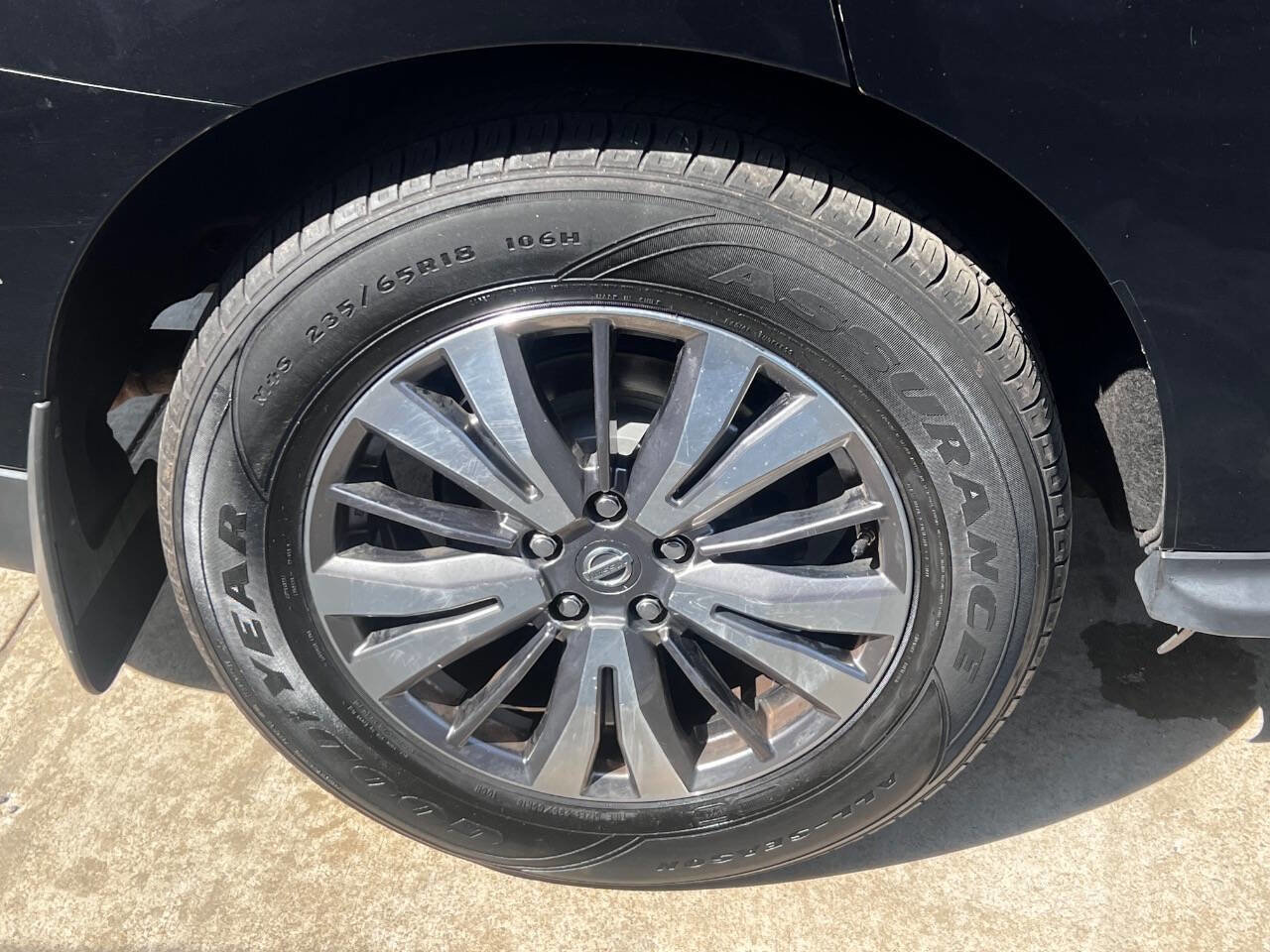 Used 2018 Nissan Pathfinder S image 11