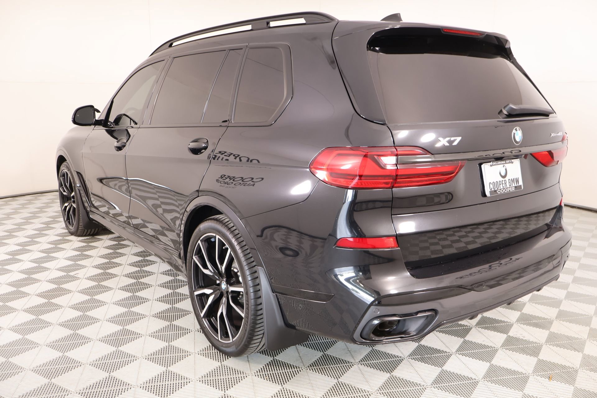 Used 2022 BMW X7 xDrive40i w/ M Sport Package AWD/4WD image 26