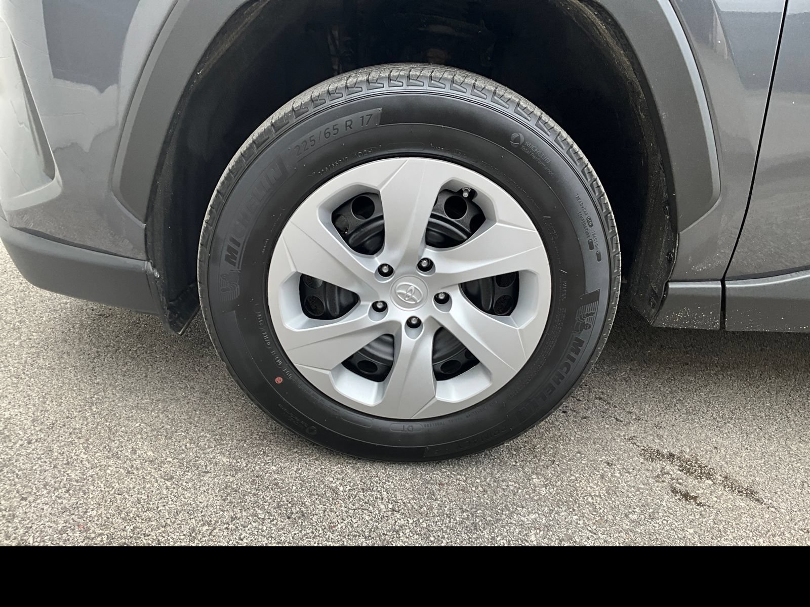 Used 2024 Toyota RAV4 LE AWD/4WD image 15