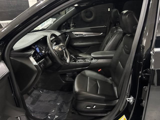 Certified 2025 Cadillac XT6 Luxury FWD image 11