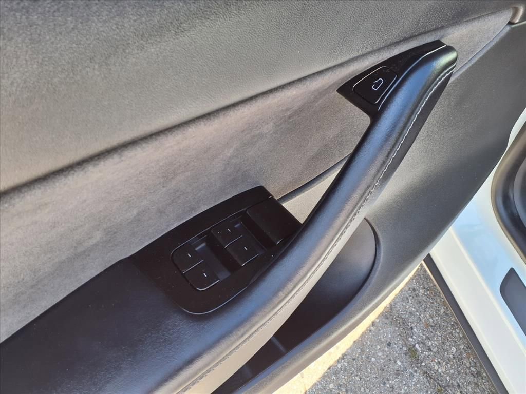 Used 2021 Tesla Model Y Long Range AWD/4WD image 19