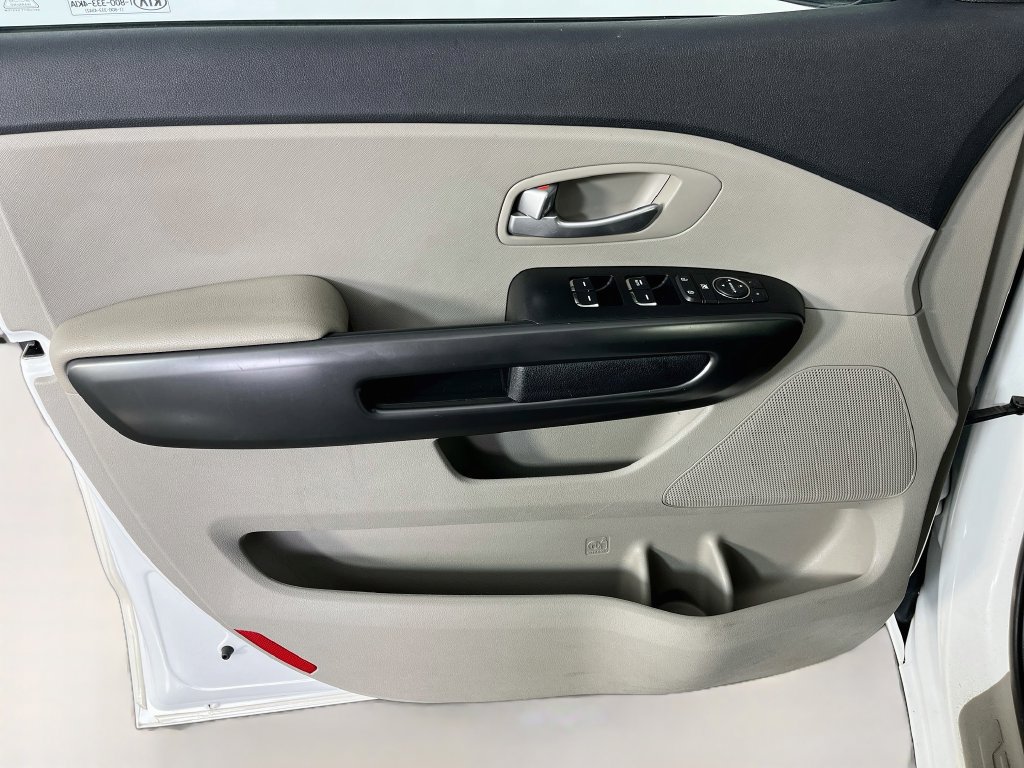 Used 2021 Kia Sedona EX FWD image 23