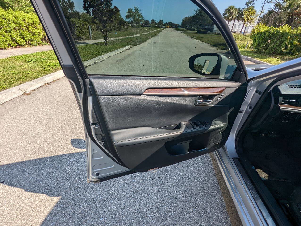 Used 2014 Lexus ES 350 Base 4dr Sedan w/ Luxury Package image 10