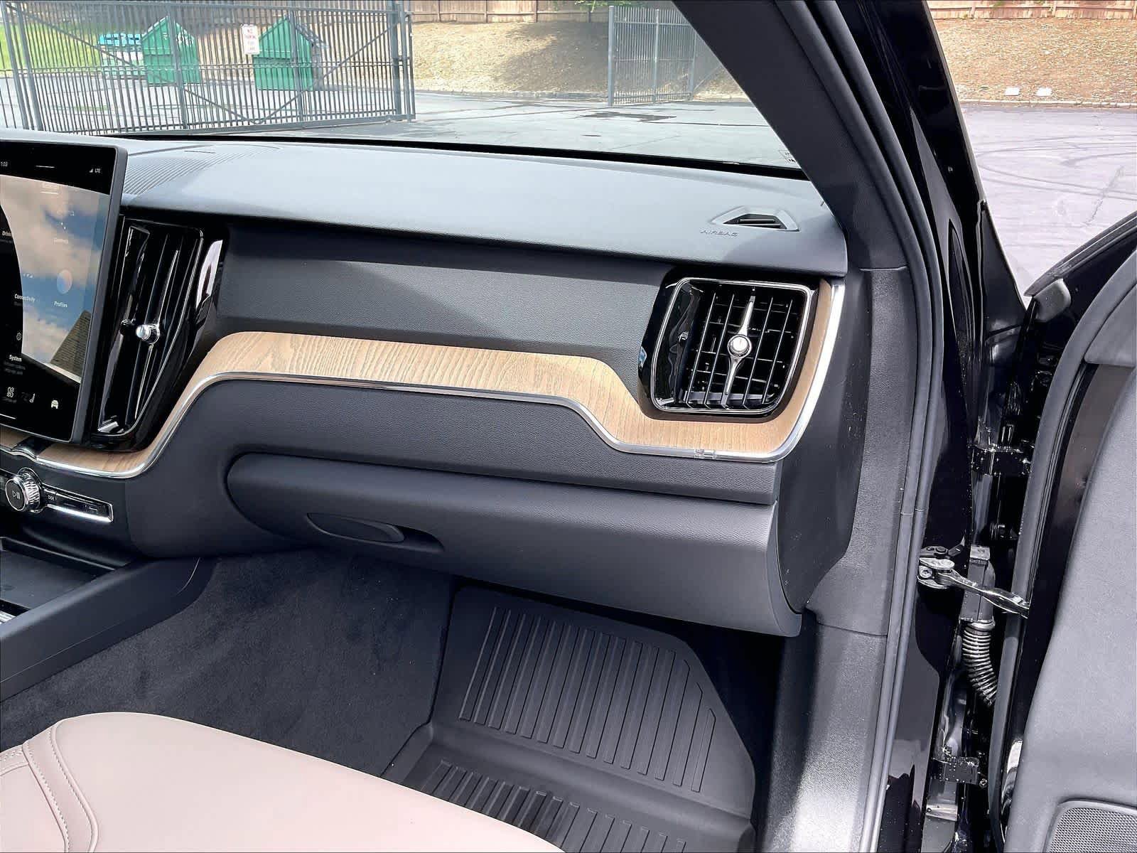 New 2026 Volvo XC60 T8 Plus w/ Climate Package AWD/4WD image 28