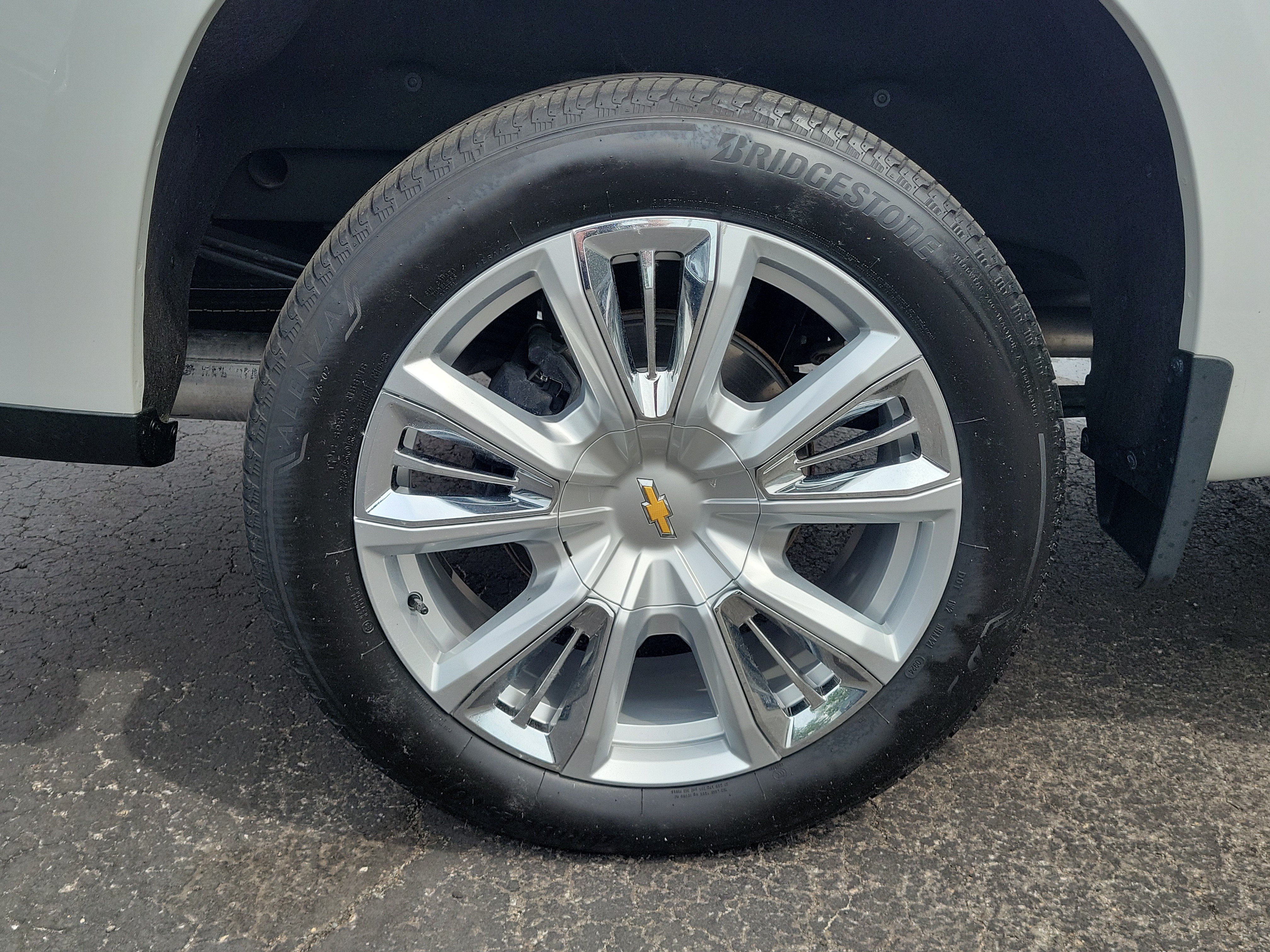 Used 2023 Chevrolet Silverado 1500 High Country w/ High Country Premium Package AWD/4WD image 5