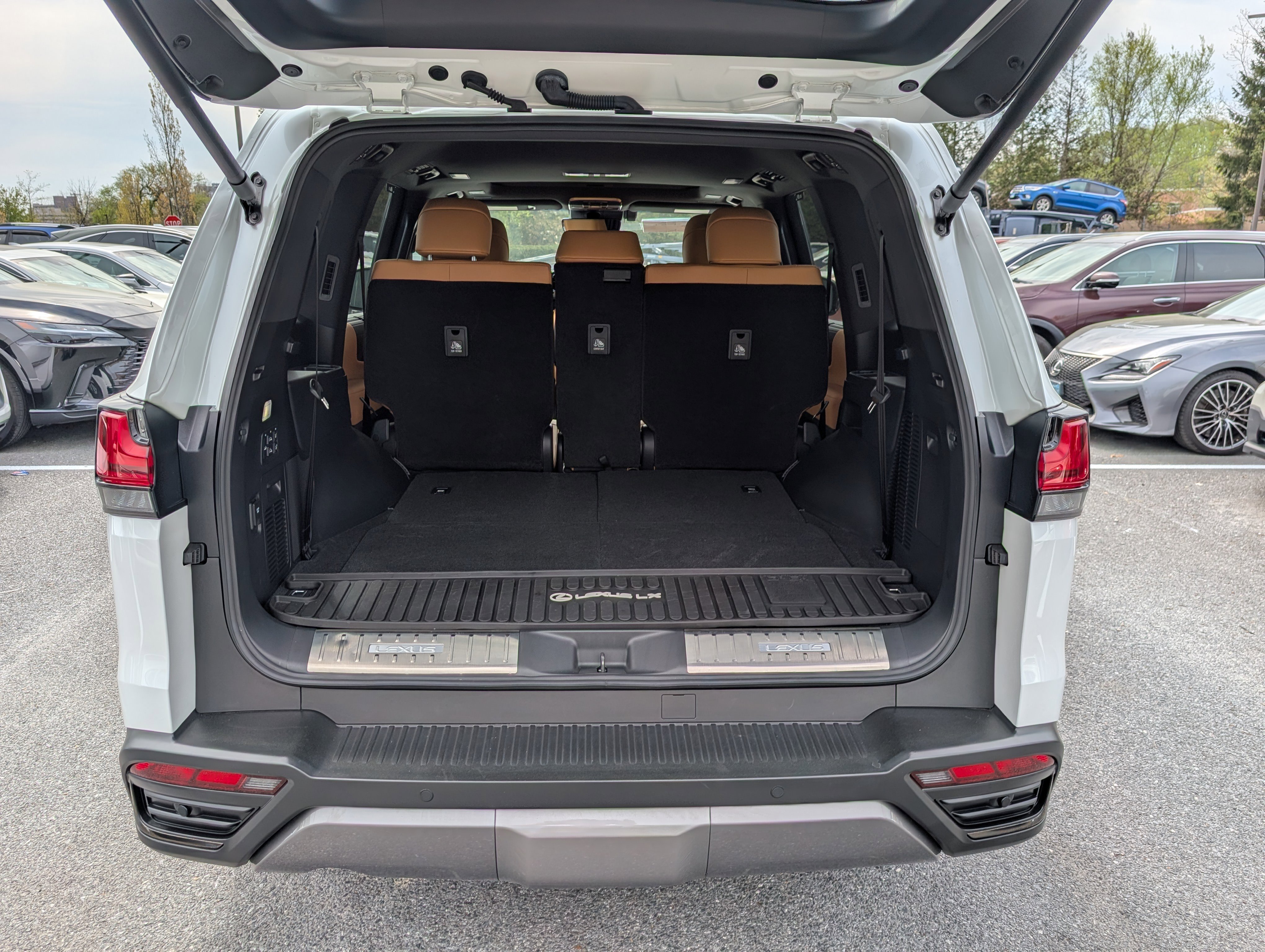 Used 2024 Lexus LX 600 4WD w/ Appearance Package image 14