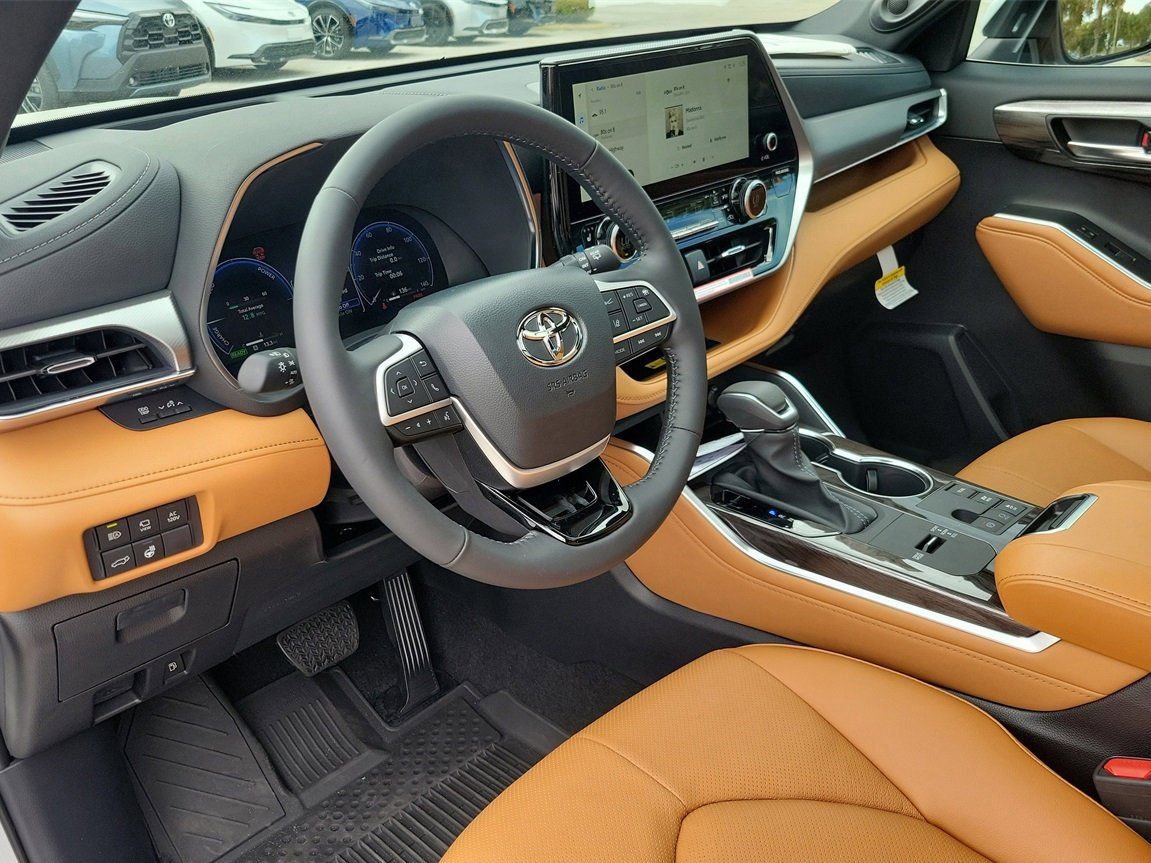 New 2026 Toyota Highlander Platinum AWD/4WD image 17