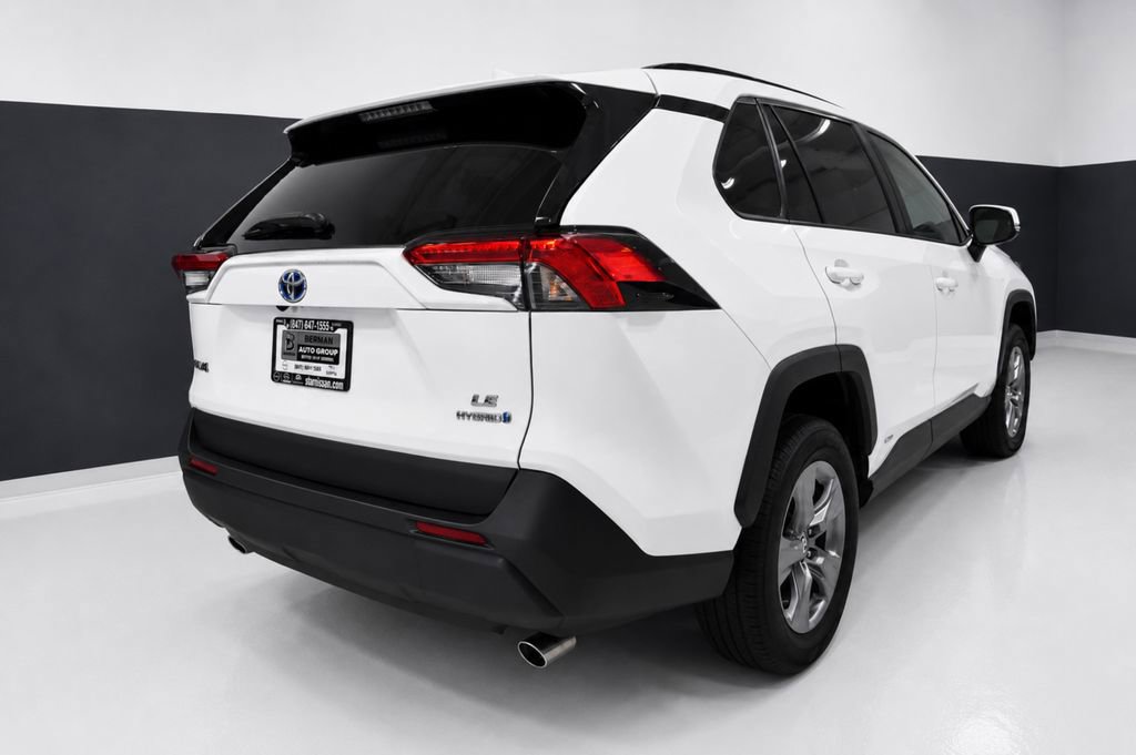 Used 2022 Toyota RAV4 LE AWD/4WD image 7