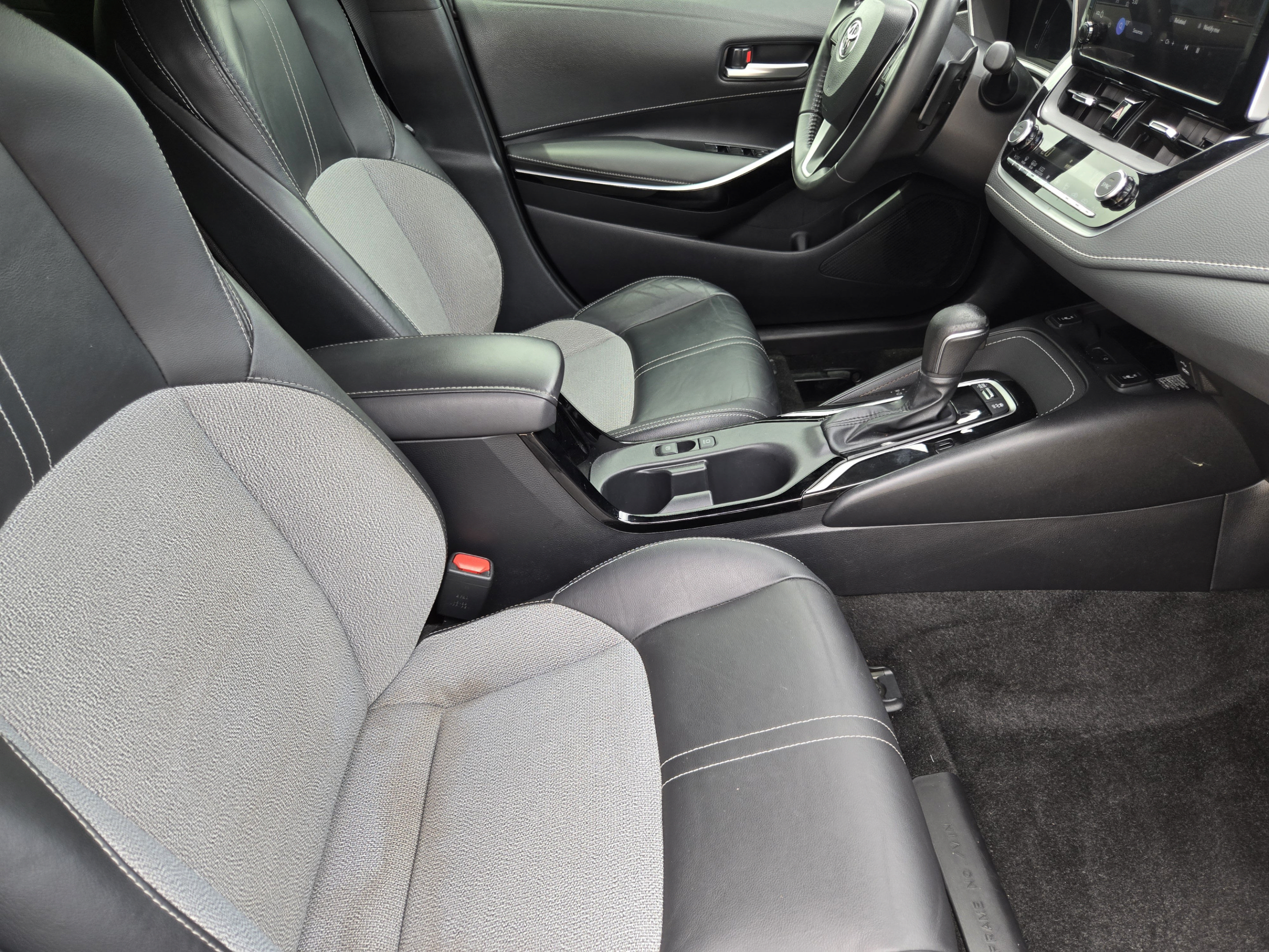 Used 2023 Toyota Corolla XSE FWD image 10
