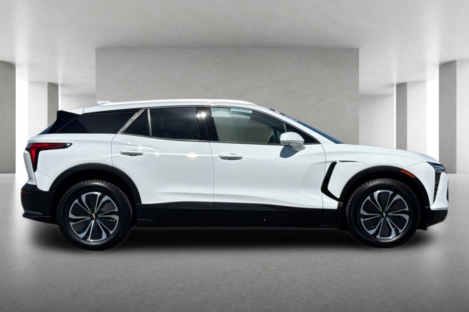 Used 2024 Chevrolet Blazer EV LT AWD/4WD image 3