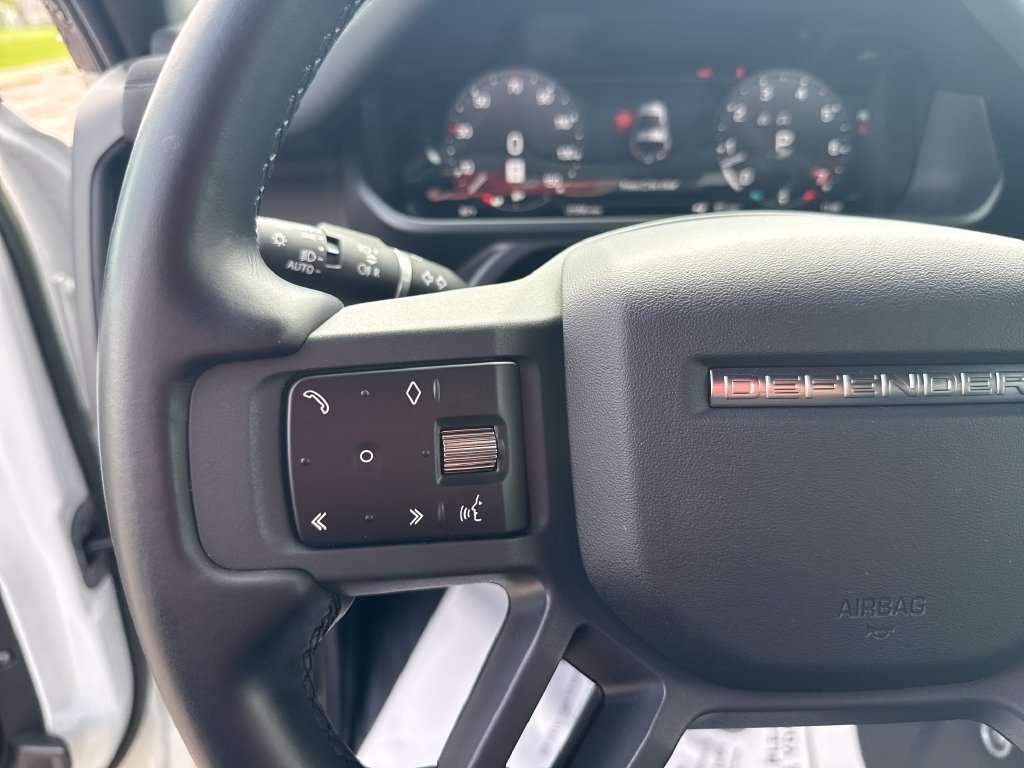 Used 2023 Land Rover Defender 90 X-Dynamic SE AWD/4WD image 17